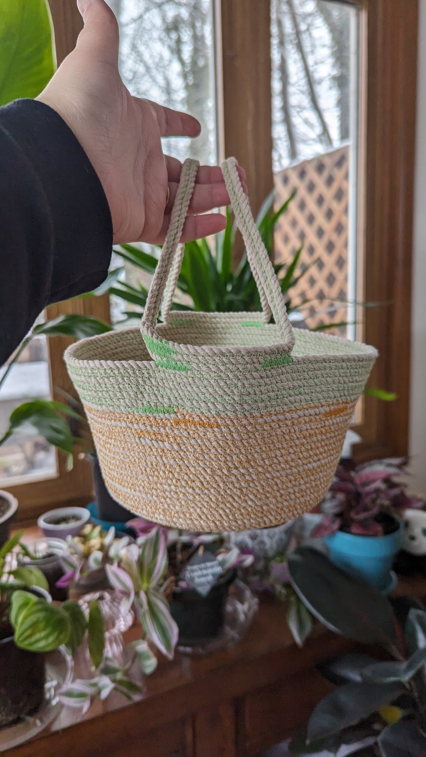 Easter basket with handles