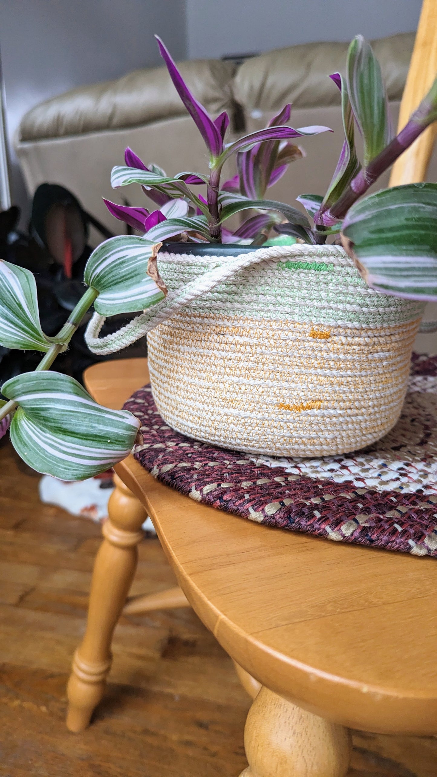 Easter basket with handles